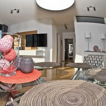 アパート Exklusive Ferienwohnung フィラハ